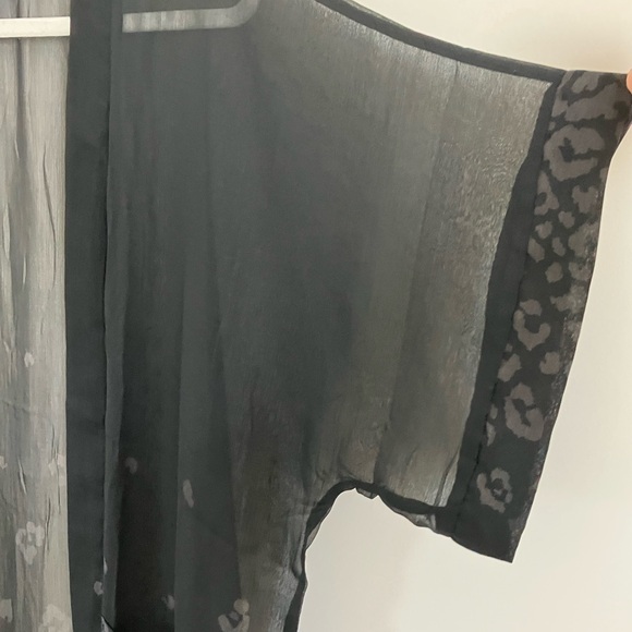 Black Sheer Kimono with Leopard Print - Picture 3 of 10